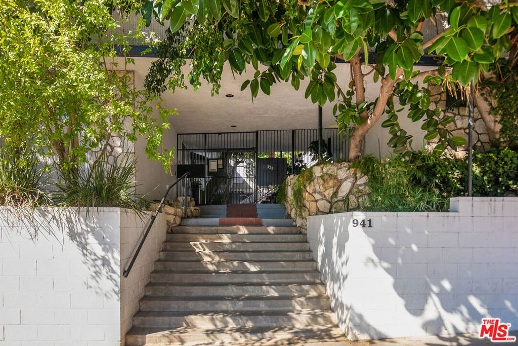 941 N San Vicente Boulevard - Photo 23