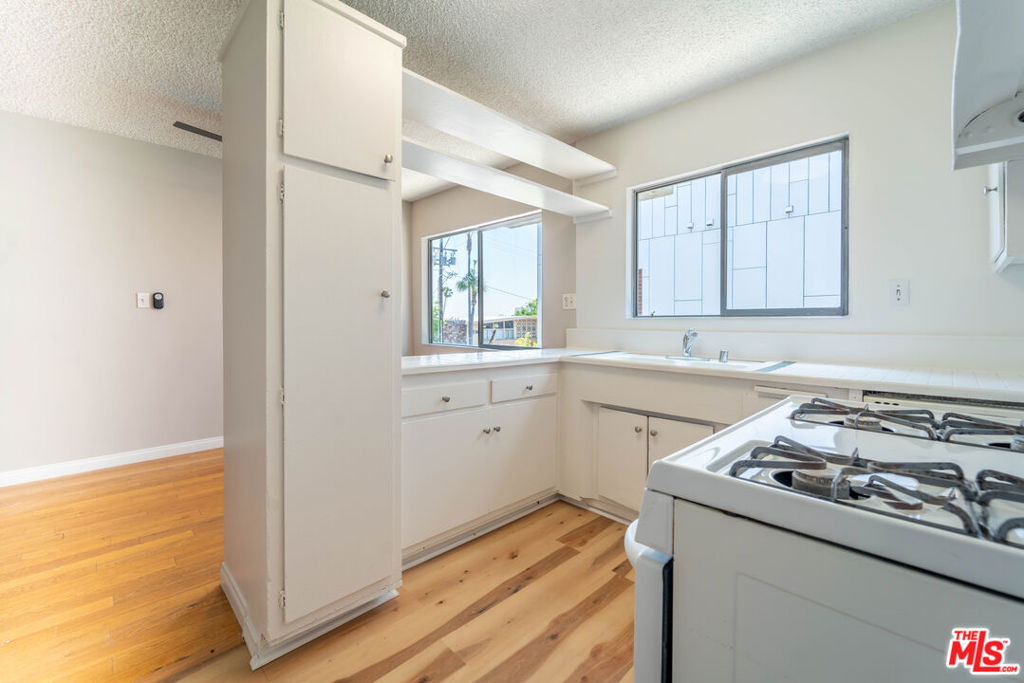 941 N San Vicente Boulevard - Photo 2