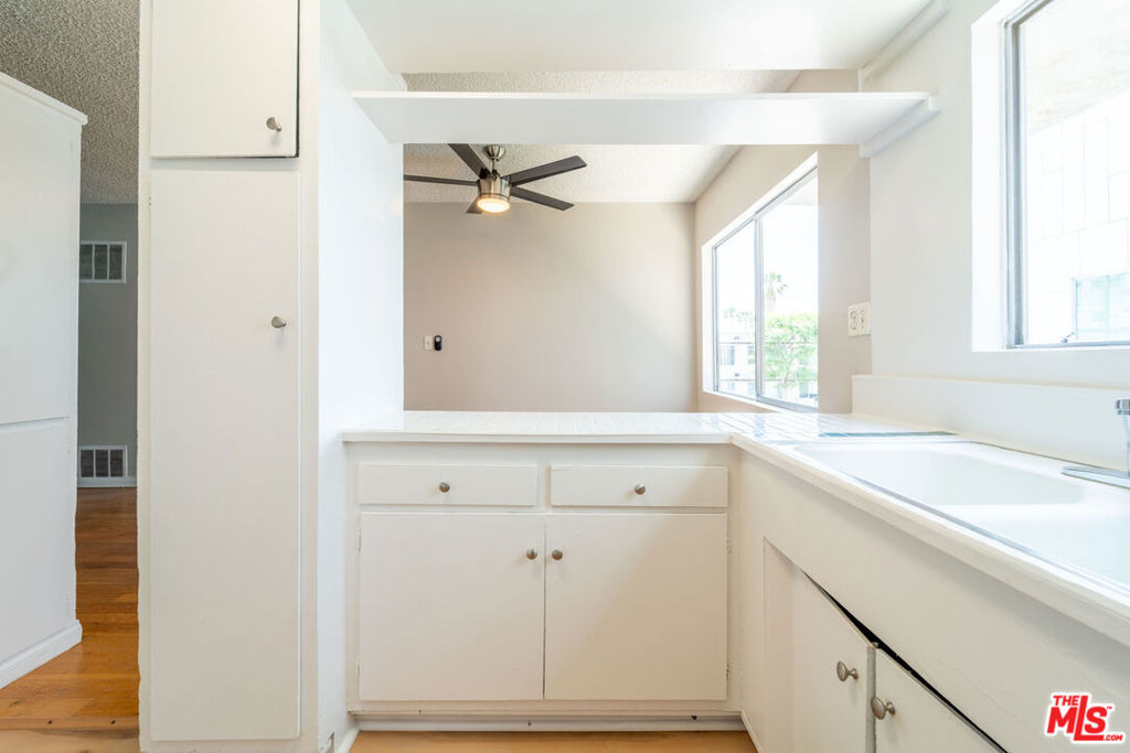 941 N San Vicente Boulevard - Photo 8