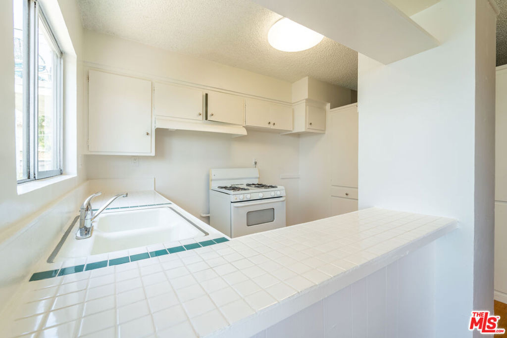 941 N San Vicente Boulevard - Photo 6