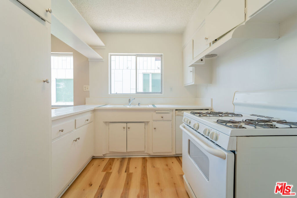 941 N San Vicente Boulevard - Photo 9