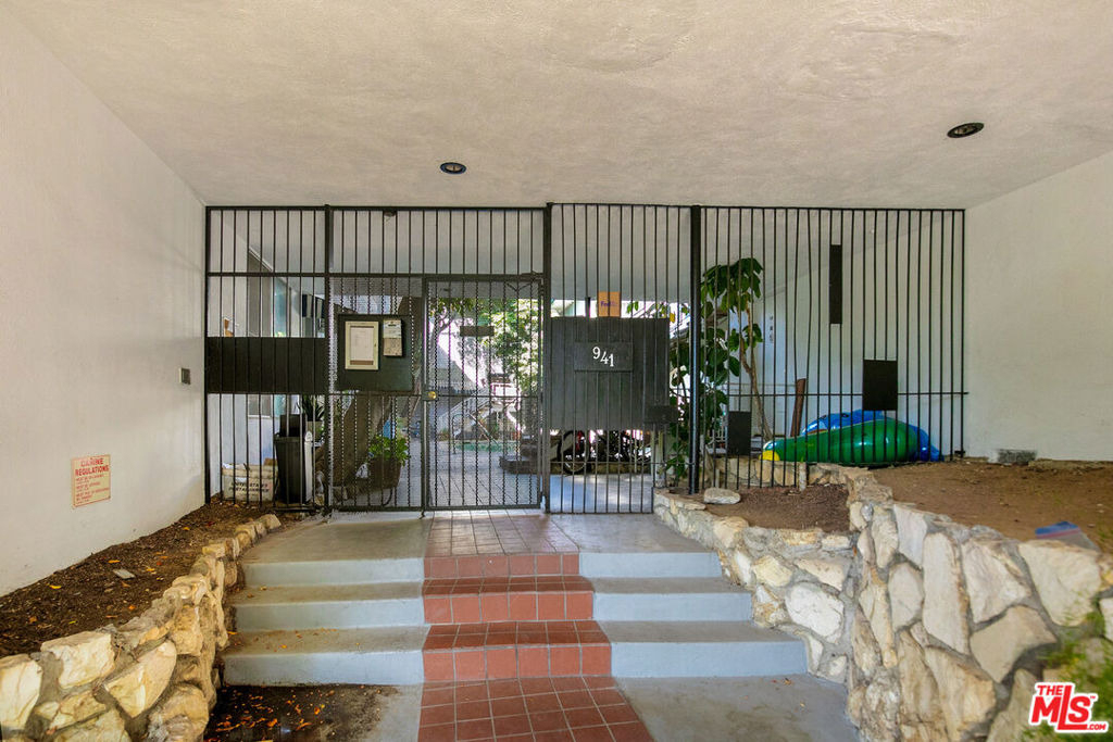 941 N San Vicente Boulevard - Photo 24