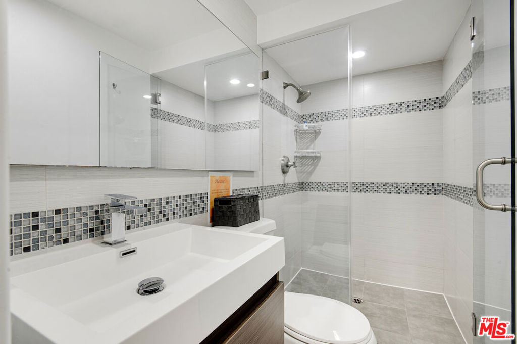 508 N Kings Road - Photo 4