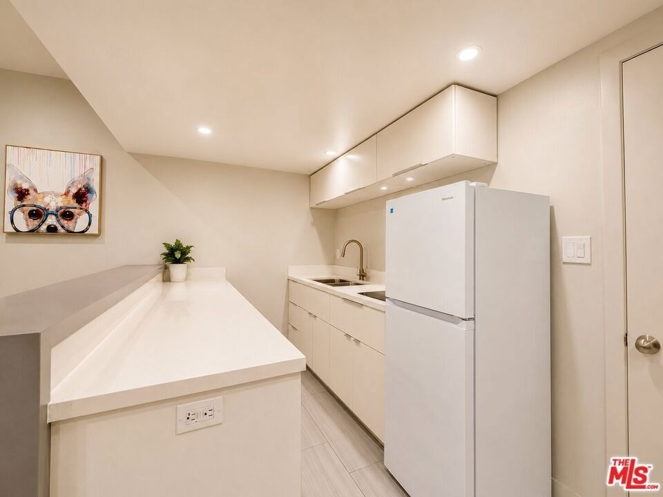 508 N Kings Road - Photo 3