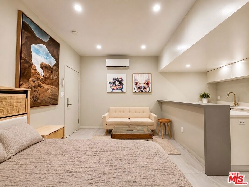 508 N Kings Road - Photo 2