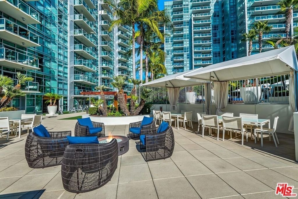 13700 Marina Pointe Drive - Photo 39