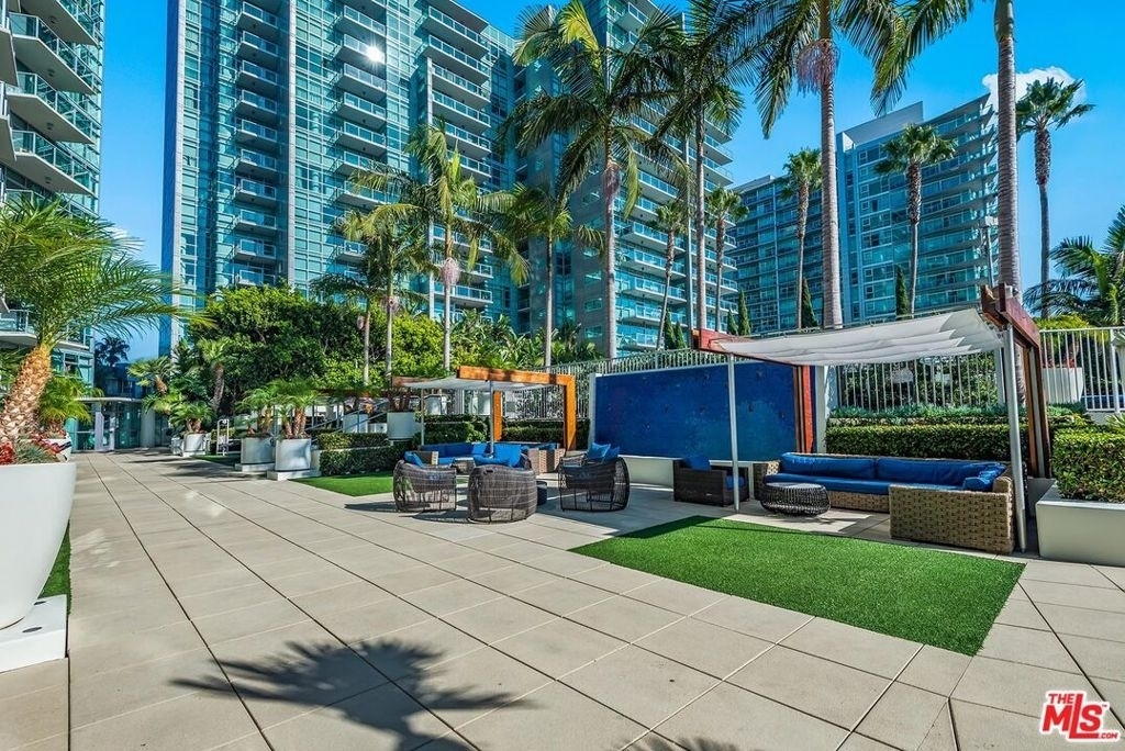 13700 Marina Pointe Drive - Photo 35