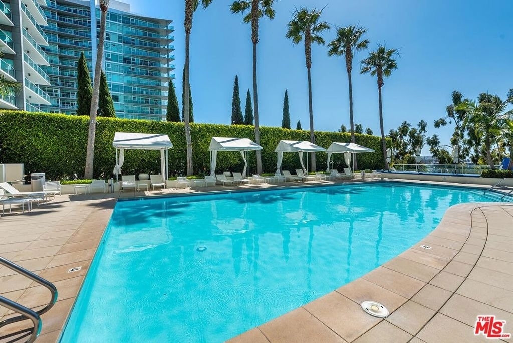 13700 Marina Pointe Drive - Photo 47