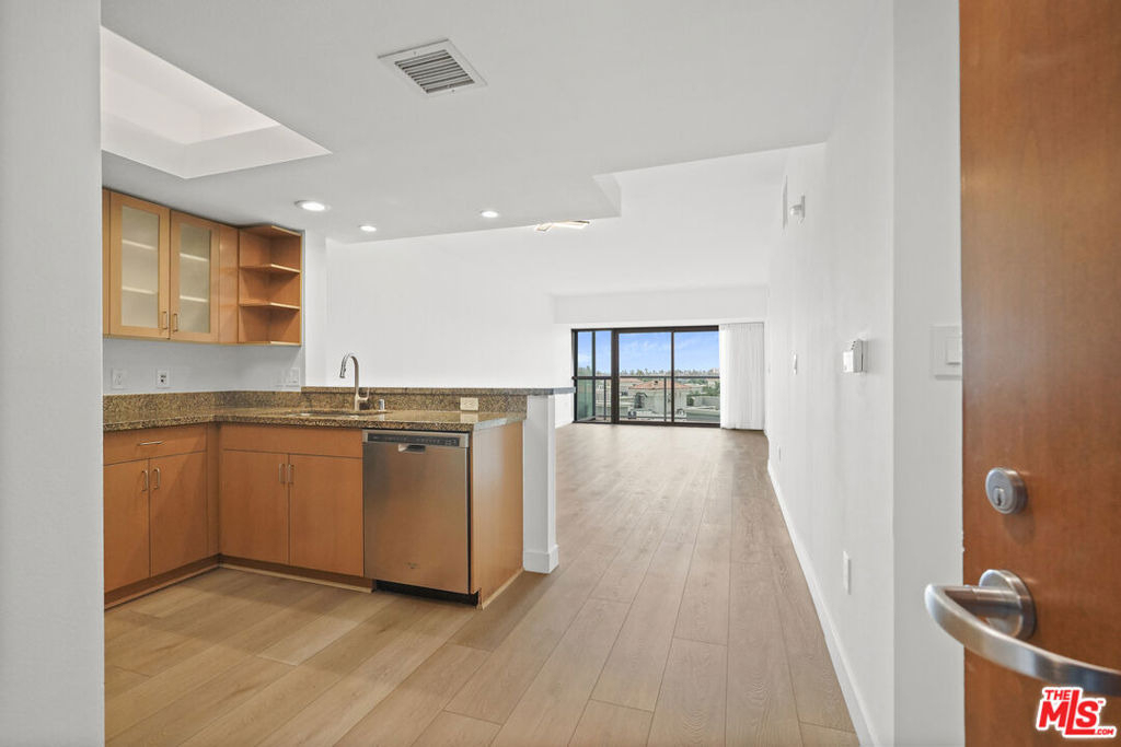 13700 Marina Pointe Drive - Photo 1