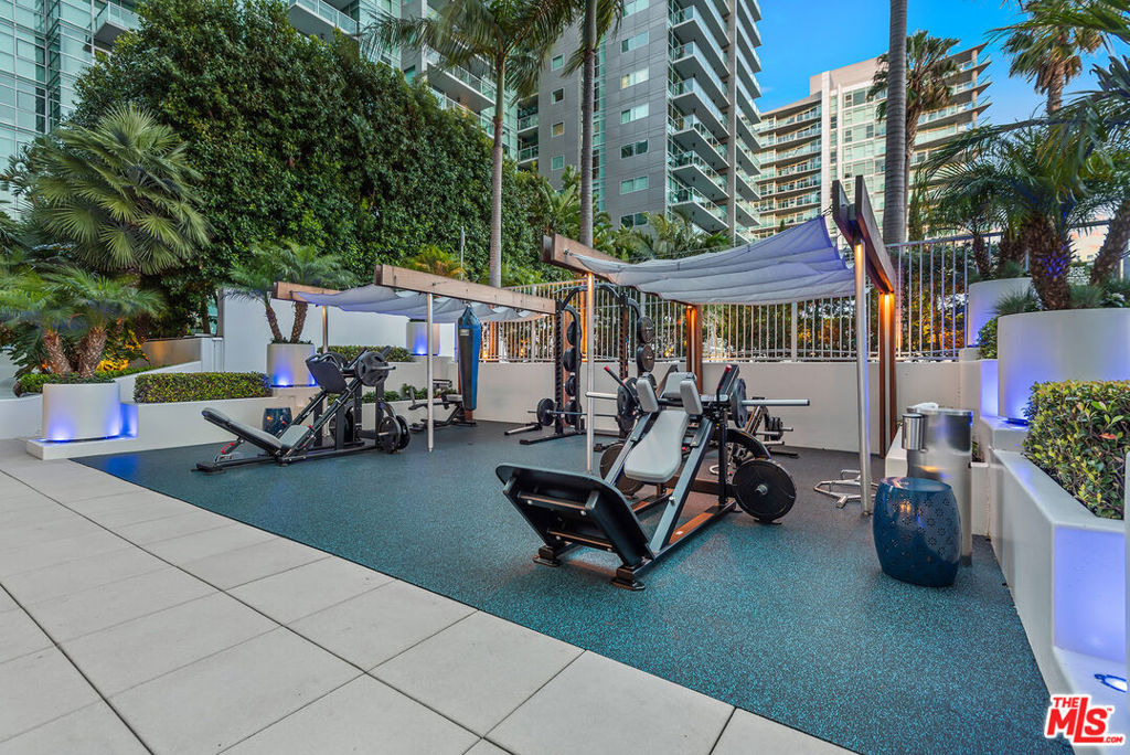 13700 Marina Pointe Drive - Photo 34