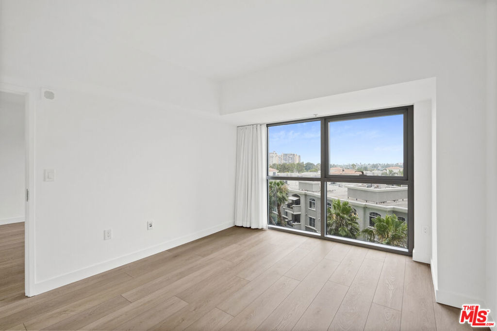 13700 Marina Pointe Drive - Photo 3