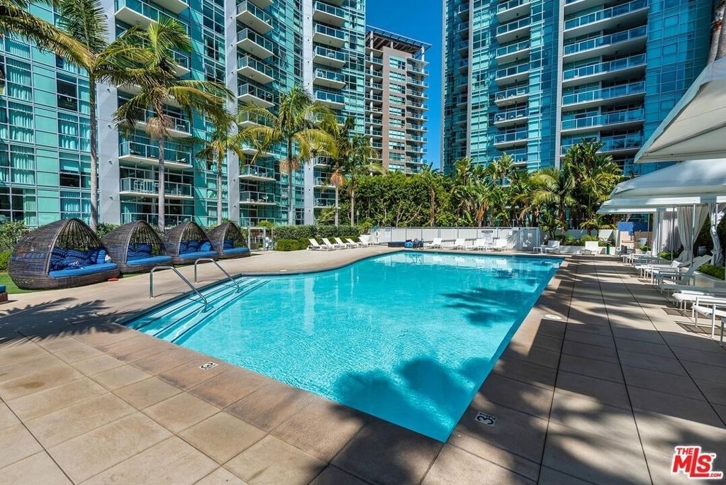 13700 Marina Pointe Drive - Photo 42