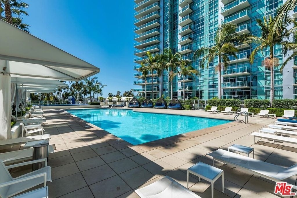 13700 Marina Pointe Drive - Photo 46
