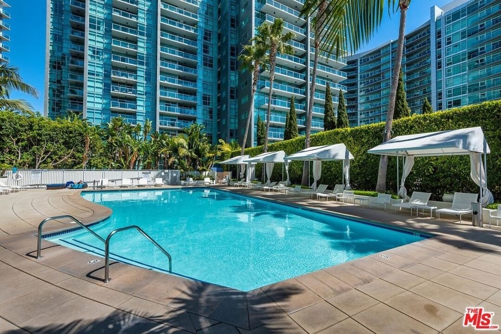 13700 Marina Pointe Drive - Photo 41