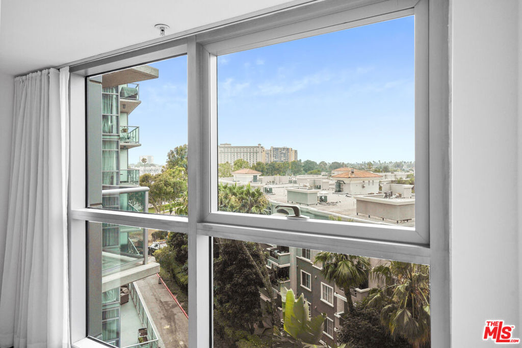 13700 Marina Pointe Drive - Photo 10
