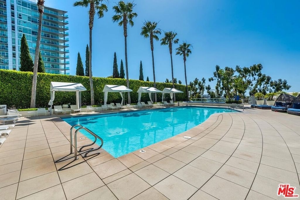 13700 Marina Pointe Drive - Photo 43