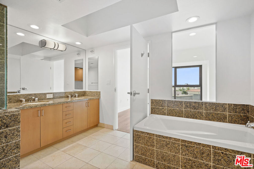 13700 Marina Pointe Drive - Photo 12