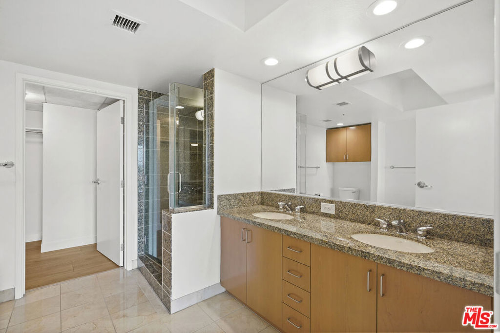 13700 Marina Pointe Drive - Photo 11