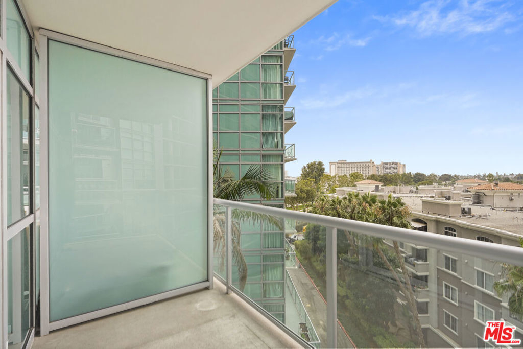 13700 Marina Pointe Drive - Photo 4