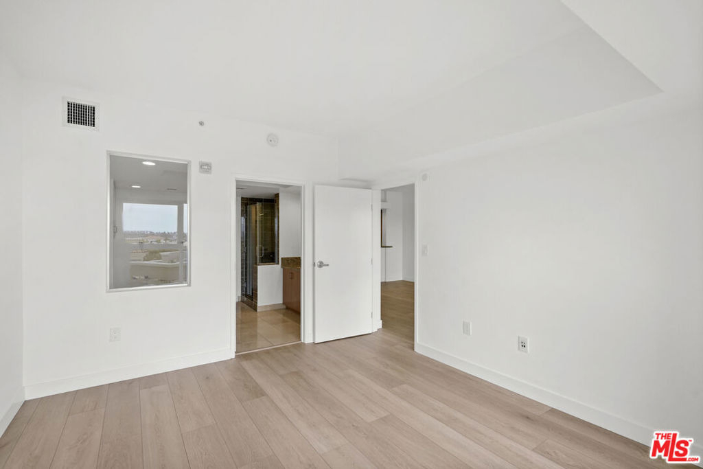 13700 Marina Pointe Drive - Photo 8