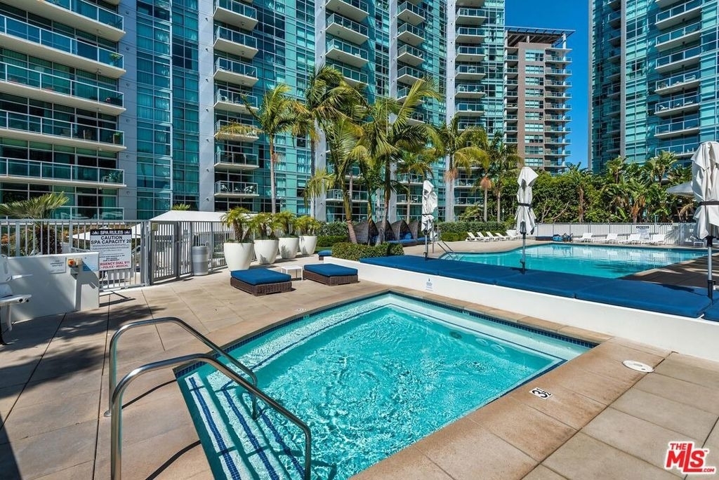13700 Marina Pointe Drive - Photo 48