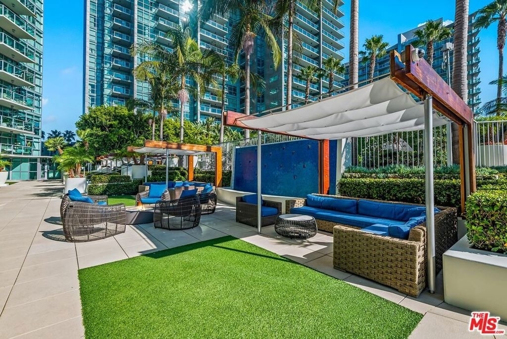 13700 Marina Pointe Drive - Photo 37