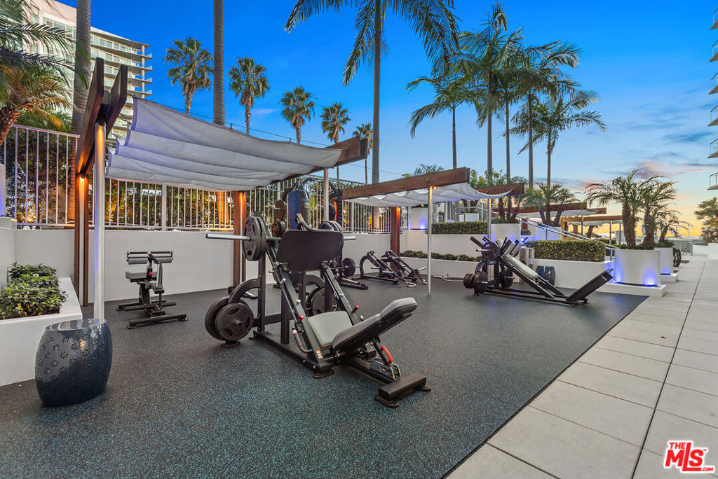 13700 Marina Pointe Drive - Photo 32