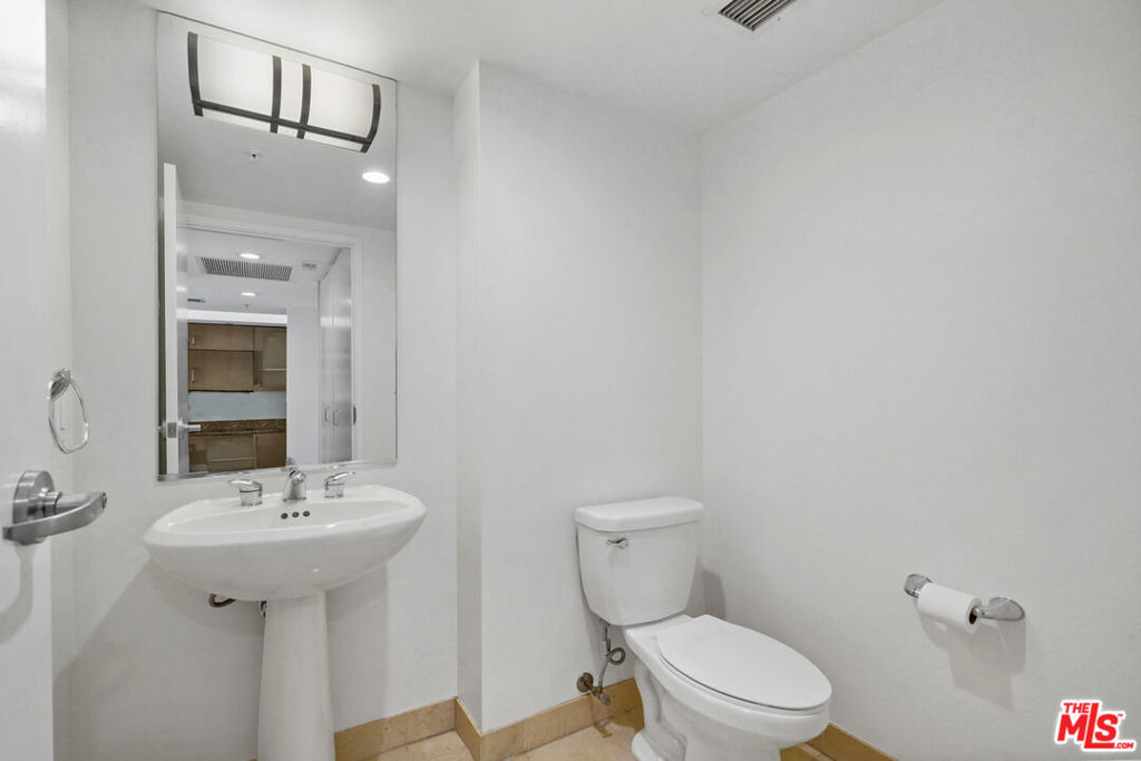 13700 Marina Pointe Drive - Photo 13