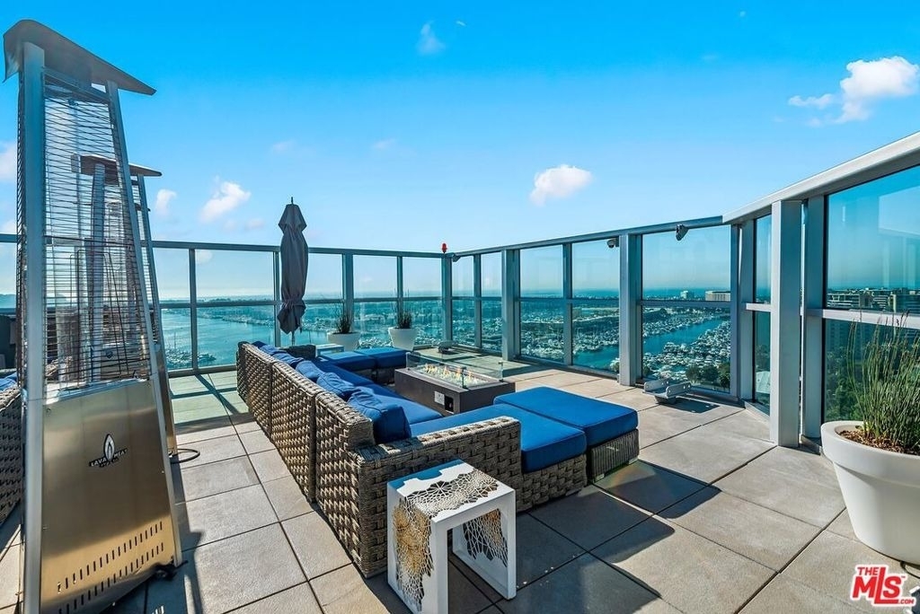 13700 Marina Pointe Drive - Photo 52