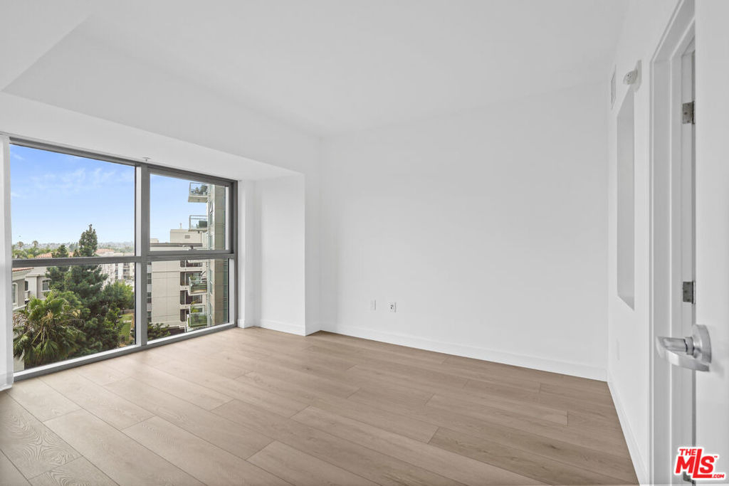 13700 Marina Pointe Drive - Photo 9