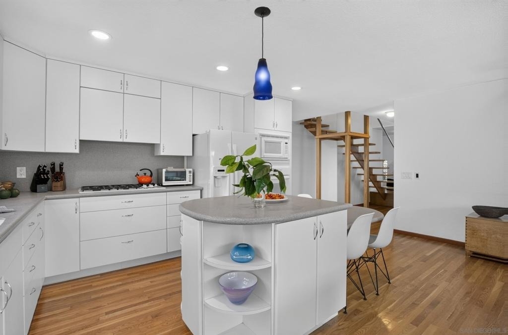 274 Sharp - Photo 9