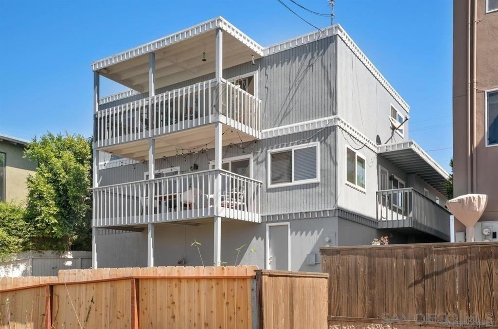 2212 Edinburg Ave, - Photo 32
