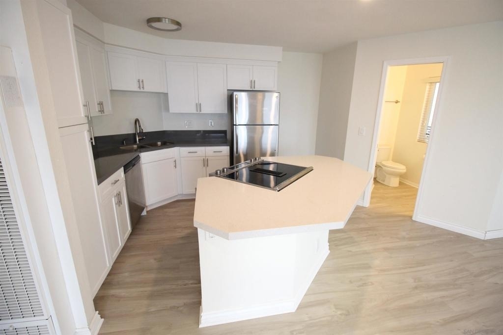 2212 Edinburg Ave, - Photo 12