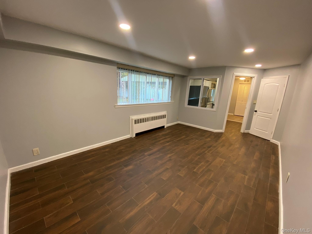 16 Frank Avenue - Photo 4