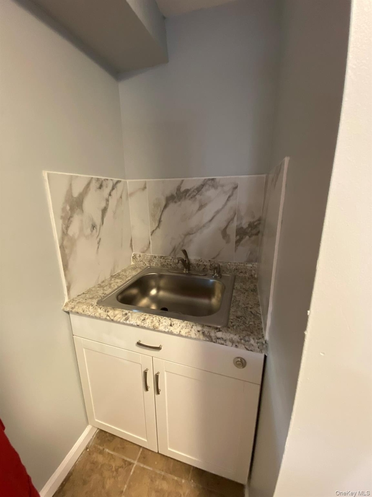 16 Frank Avenue - Photo 5