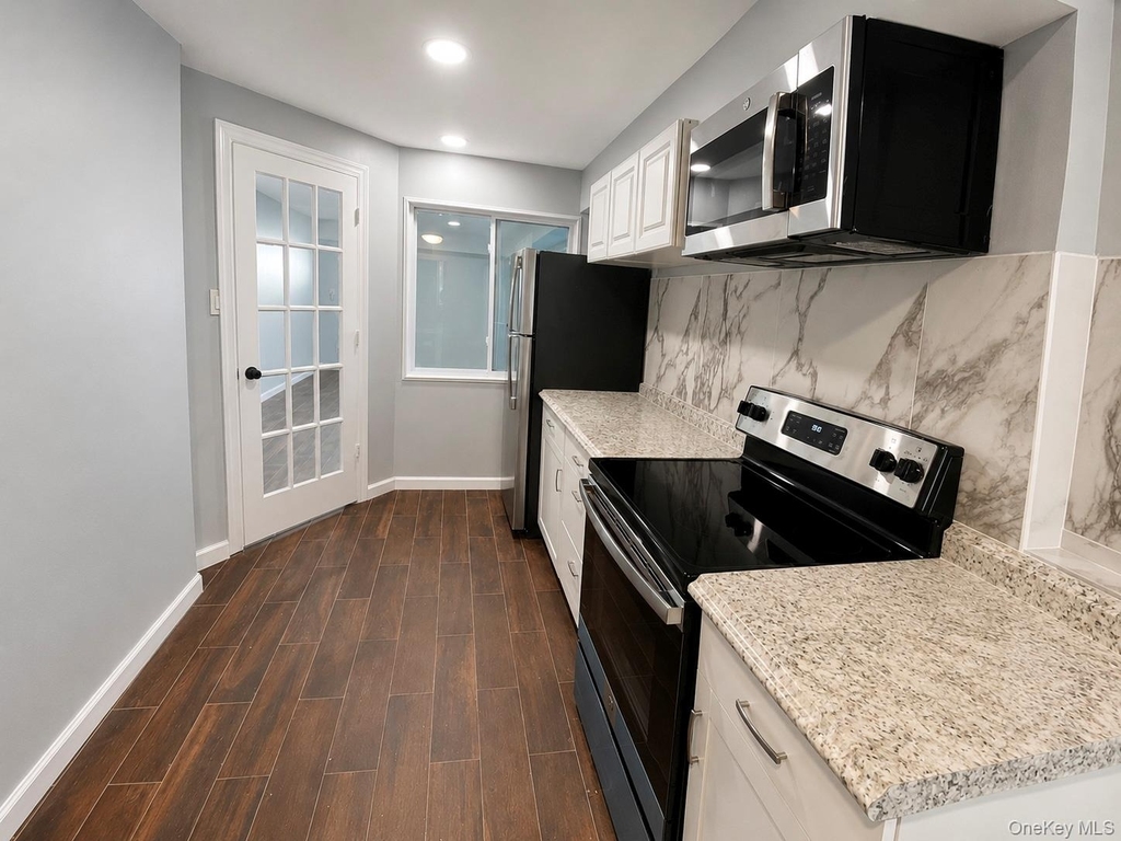 16 Frank Avenue - Photo 2