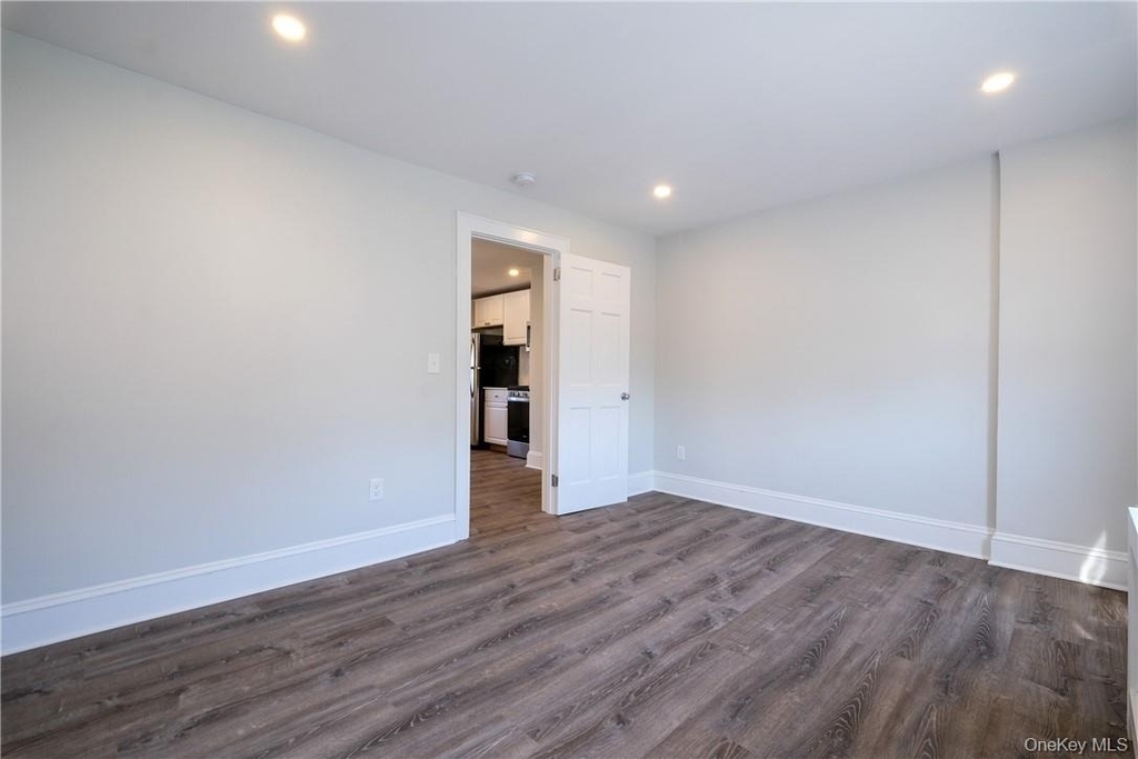 56 Maple Avenue - Photo 4