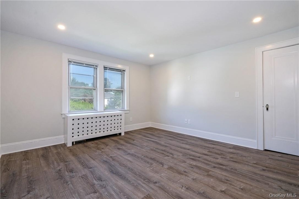 56 Maple Avenue - Photo 2