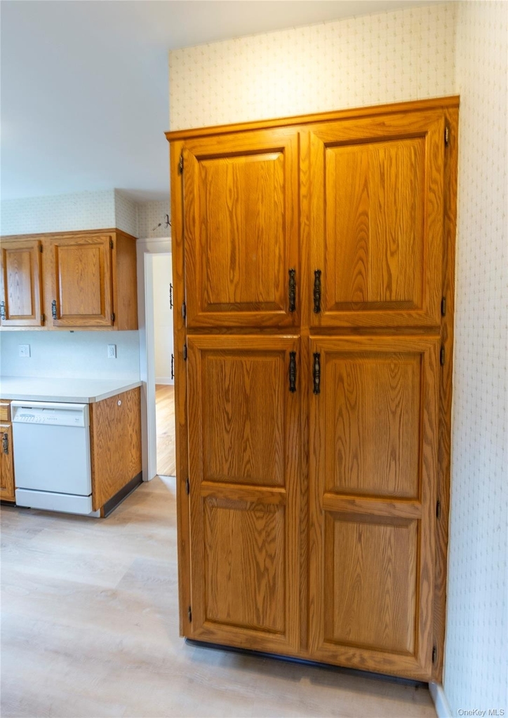 140 E Main Street - Photo 18