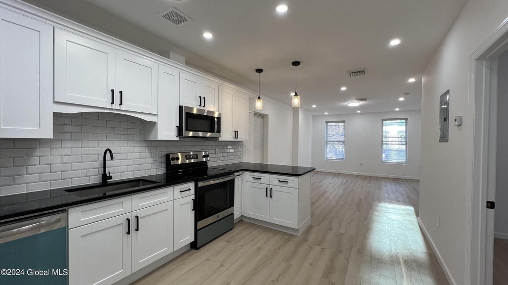 43 5th Avenue - Photo 4