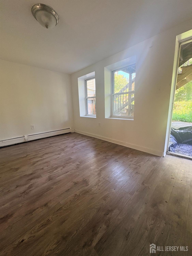 661 Catherine Street - Photo 4