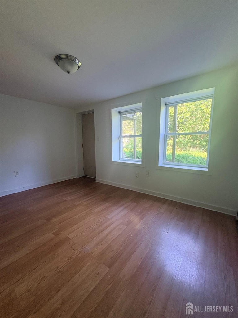 661 Catherine Street - Photo 5