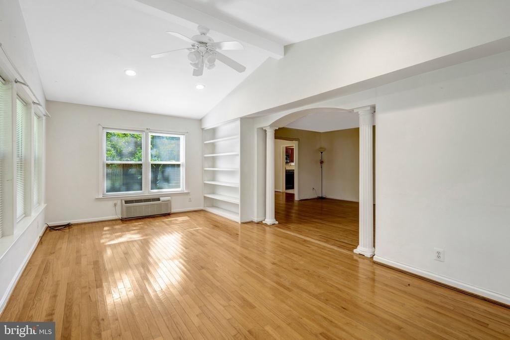 8916 Braeburn Drive - Photo 9