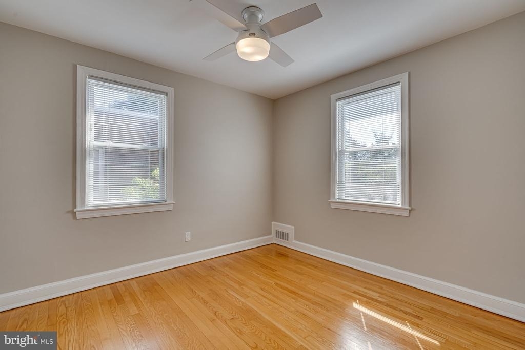 425 E Luray Avenue - Photo 18