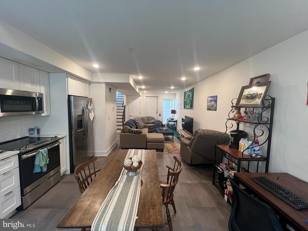 1824 Ridge Avenue - Photo 4