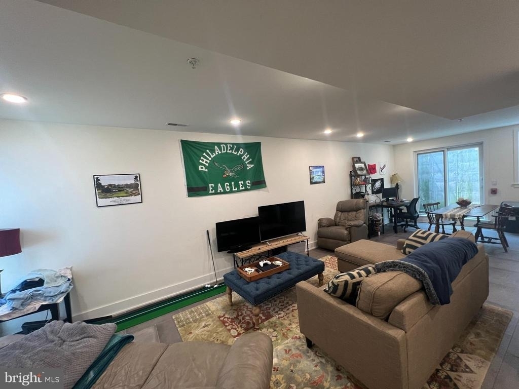 1824 Ridge Avenue - Photo 5