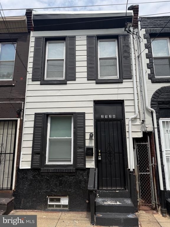 2528 Collins Street - Photo 0