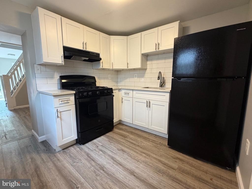 2528 Collins Street - Photo 2
