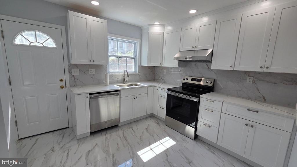 1810 E Albert Street - Photo 0