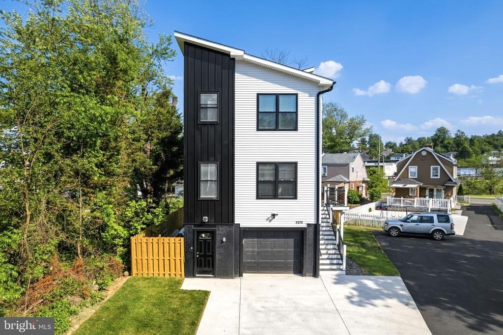 2370 Randolph Street - Photo 3